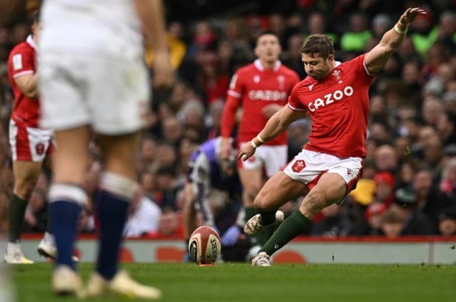 Wales' full-back Leigh Halfpenny will make his Super Rugby debut for the Canterbury Crusaders on Saturday
