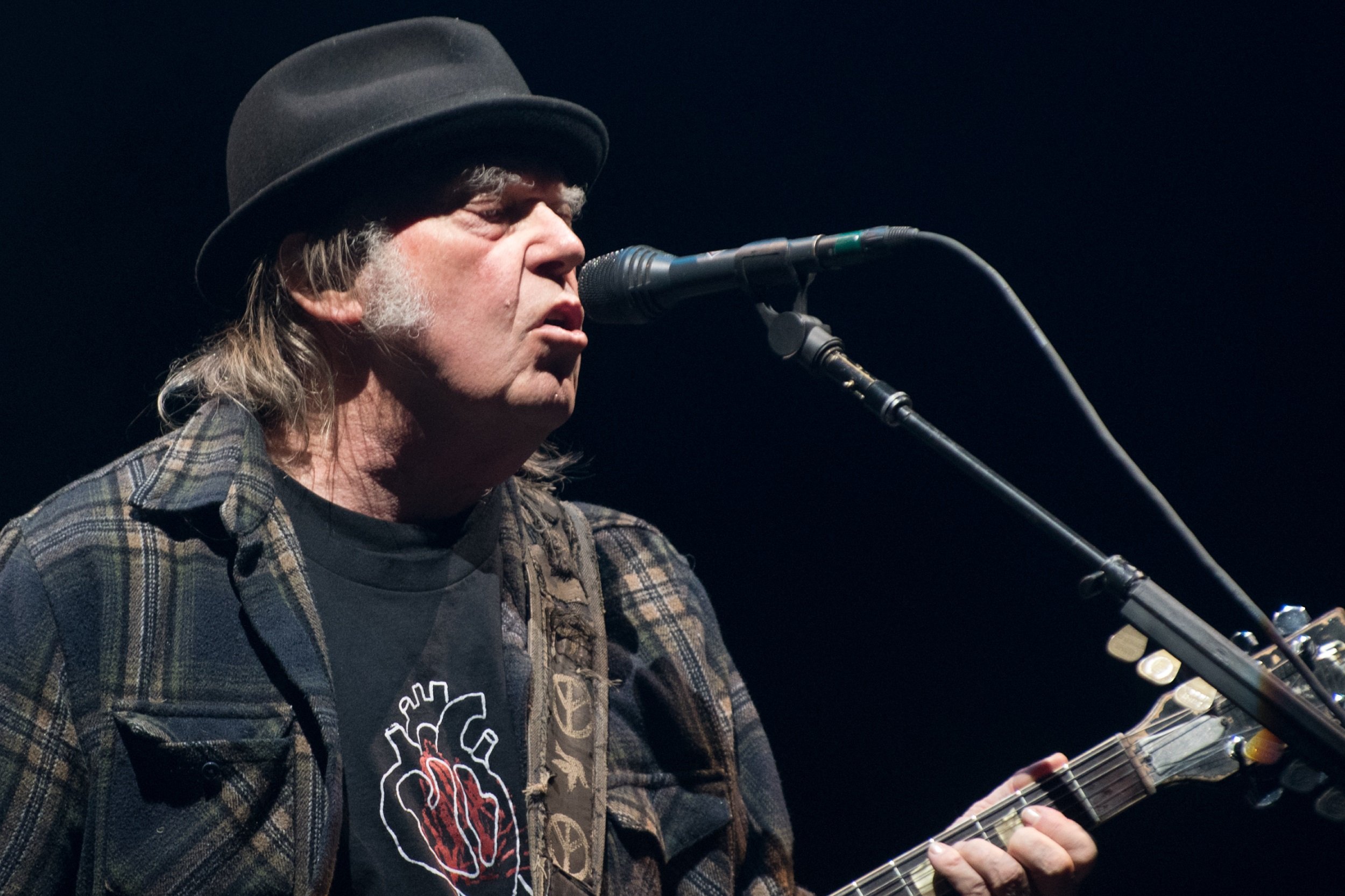 Neil Young finally finds Quebec in an under-the-radar mega-festival | eNCA