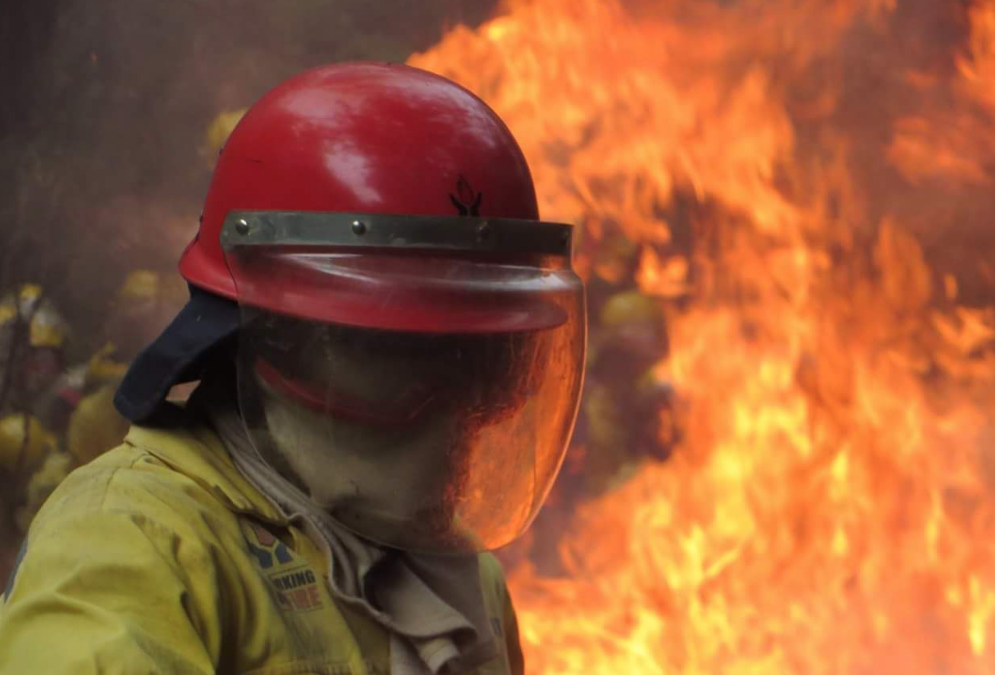 Jonkershoek Valley fire rages on | eNCA