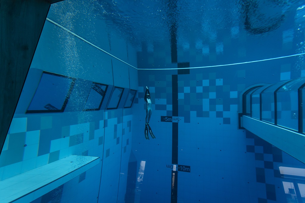 deepest public swimming pool in the world