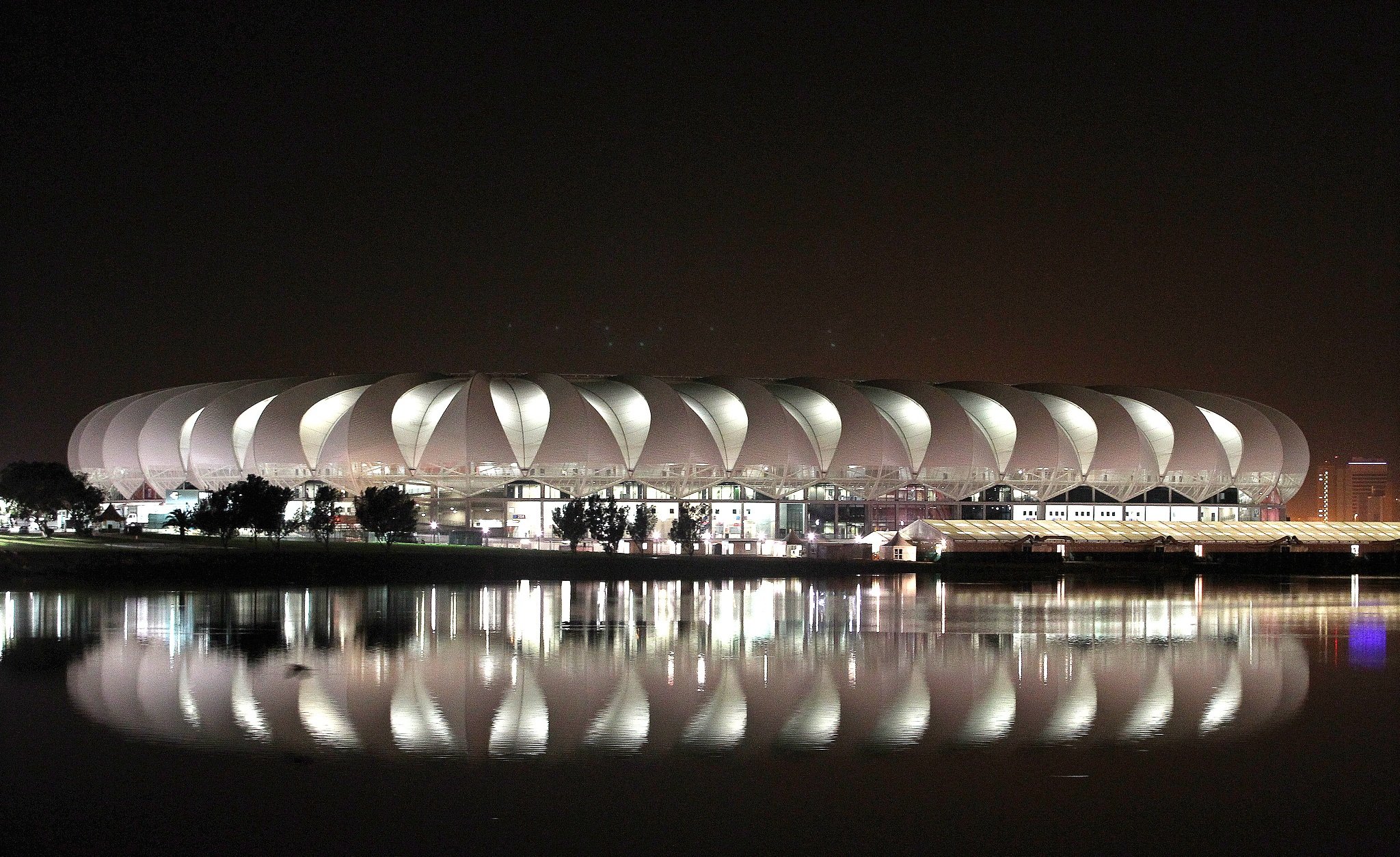 Soccer fan dies after Chiefs vs Chippa United match | eNCA - 2048 x 1254 jpeg 1282kB