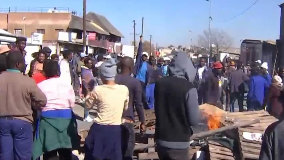 Residents of Diepsloot say they will not be deterred in their anti-crime mission by Thursday's arrest of their leaders. (eNCA\screenshot)