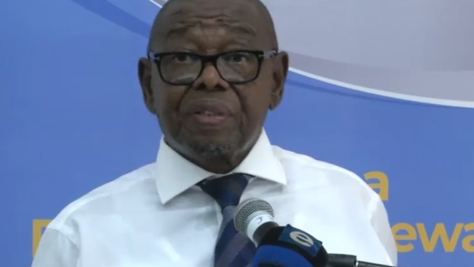 Higher Education Minister Blade Nzimande visited the university to assess the situation. (eNCA\Screenshot)