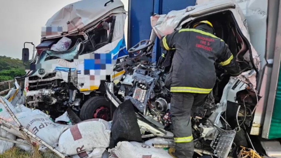 The N2 highway near Zinkwazi in KwaZulu-Natal has been closed following a deadly crash on Monday. Two people died when three trucks collided.  (eNCA\Screenshot)