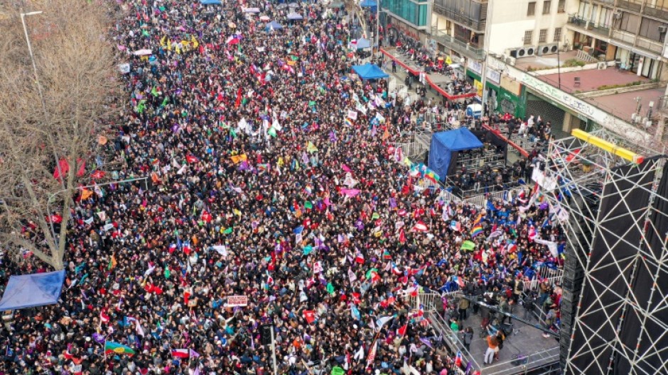 Major attendance at a final "approve" rally in Santiago gave hope to those who support the new consitution despite polling showing majority opposition