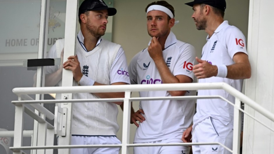 Rain delayed the start of the third Test between England and South Africa