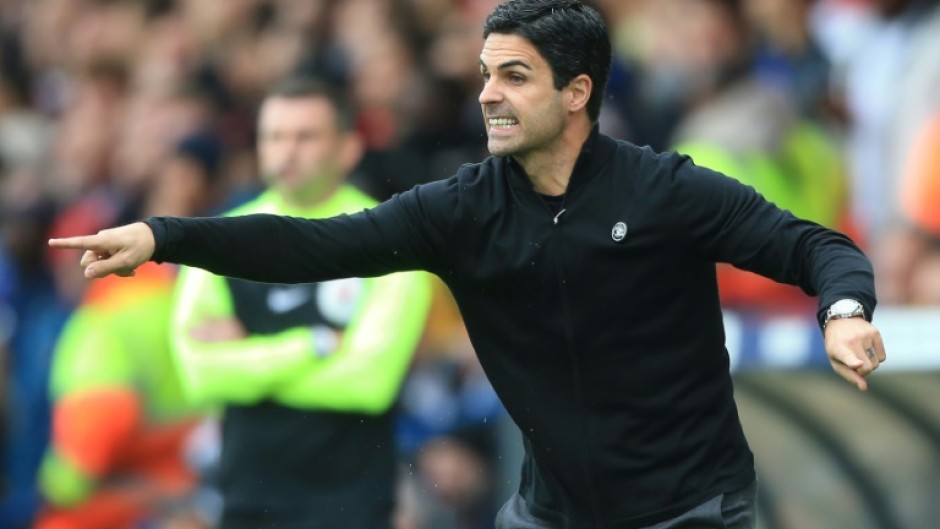 Arsenal manager Mikel Arteta gestures on the touchline 