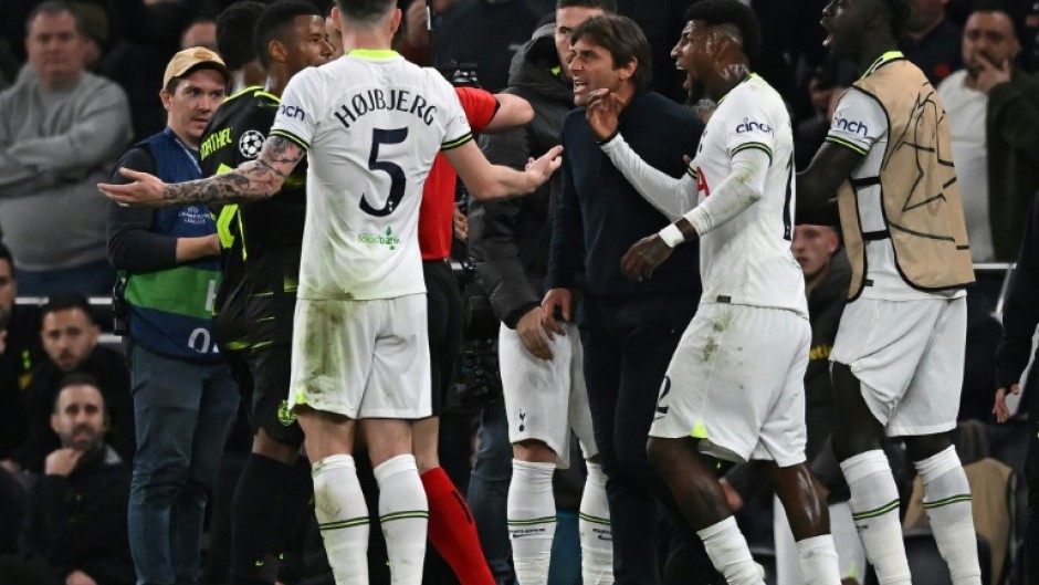 Antonio Conte (C) clashes with referee Danny Makkelie  during last Wednesday's draw