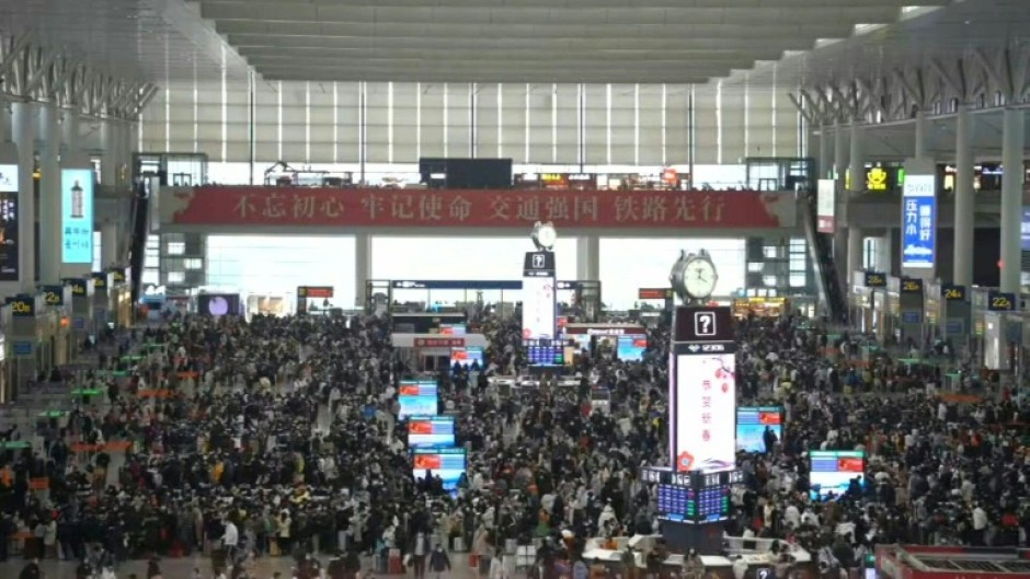 China: Passengers throng railway station as new year migration begins