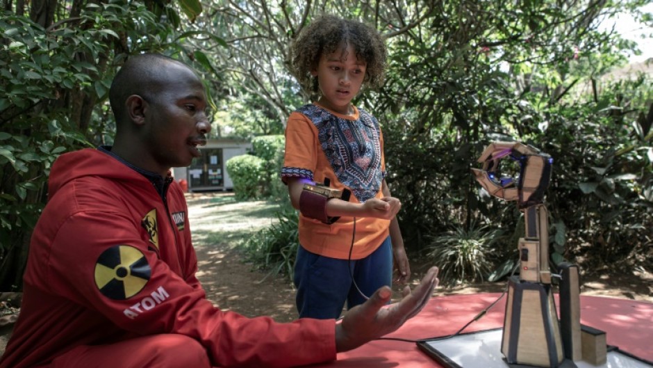 The two cousins mentor children at Jasiri Mugumo school in Nairobi