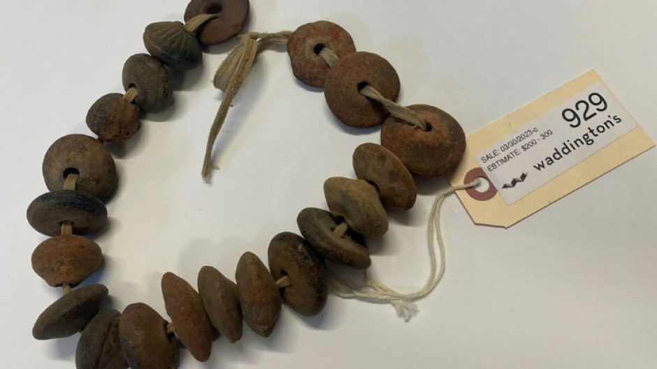 Peruvian and Canadian officials have halted a virtual auction by the Canadian company Waddington's of 20 archeological pieces (like this bracelet) from the pre-Hispanic Chancay culture that developed on Peru's central coast between 1200 and 1470