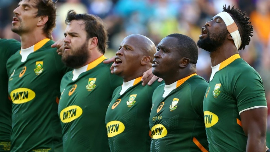 South Africa's captain Siya Kolisi (R)