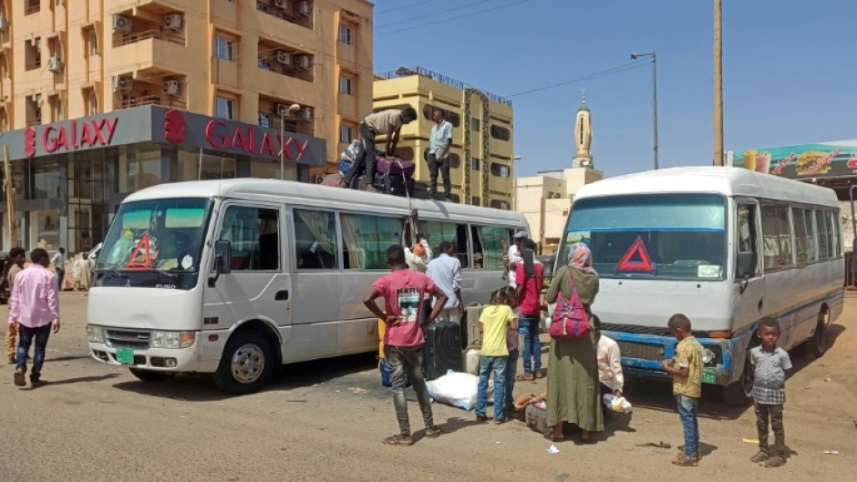 Smoke billows over south Khartoum as fighting continues