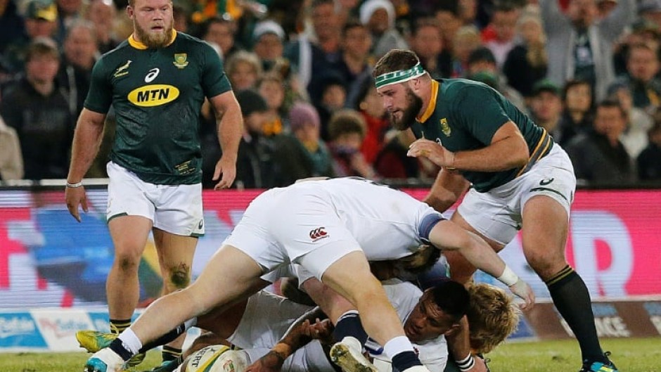 Akker van der Merwe (L) watches South Africa and England fight for possession during a 2018 Test in Bloemfontein.