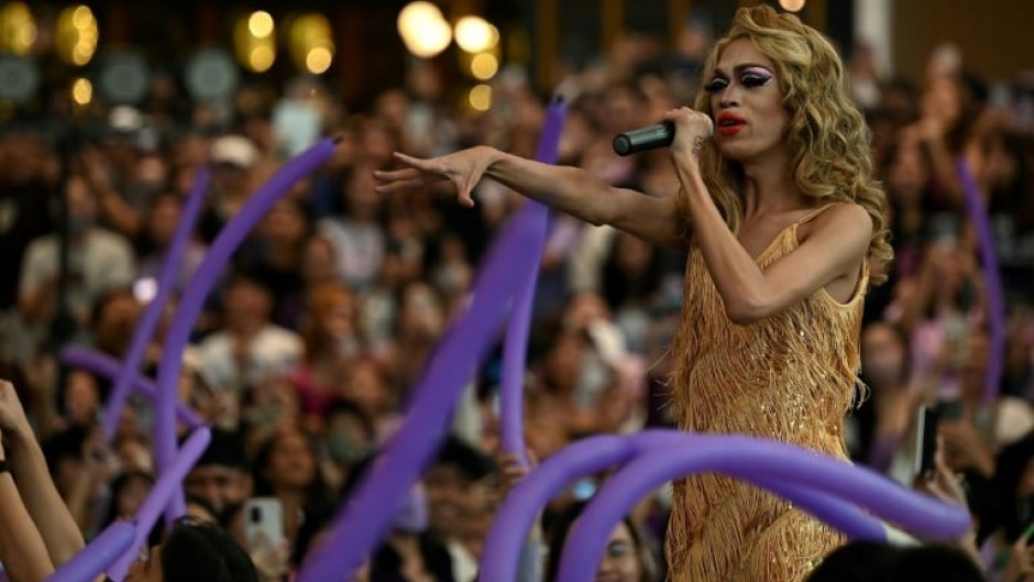 Taylor Sheesh, a Philippine drag queen, impersonating Taylor Swift in a packed Manila mall