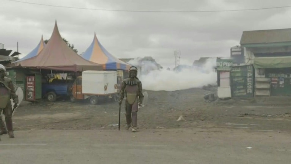 Kenya: police fire tear gas into protests over tax increases