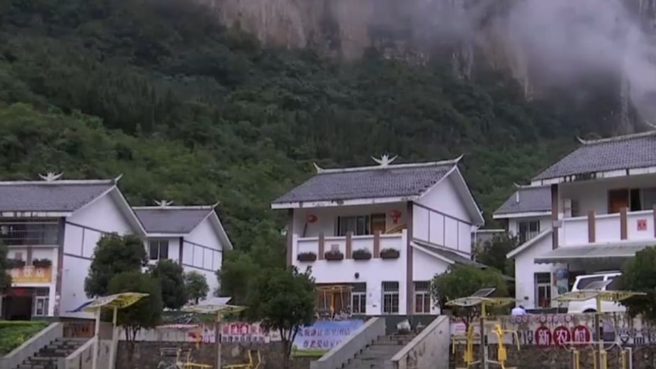 China is home to a village frozen in the timeless beauty of nature. Until 2014, it had been cut off from the outside world. (eNCA\screenshot)