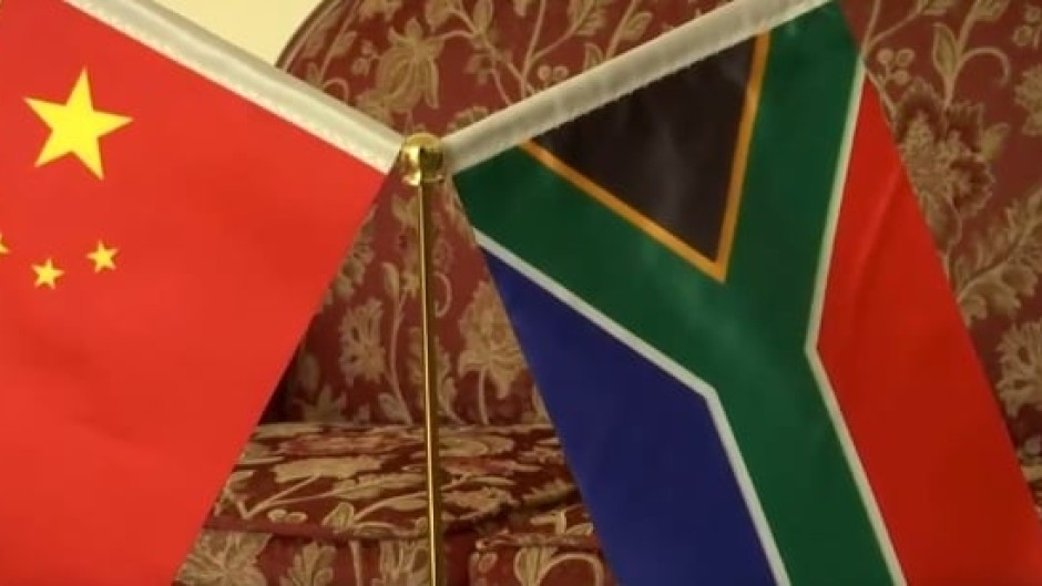 File: China and South Africa's respective national flags. (eNCA\Screenshot)