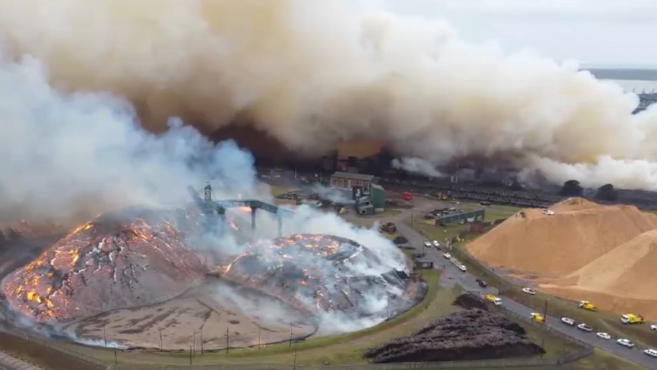 Efforts to extinguish Richards Bay factory fire continue