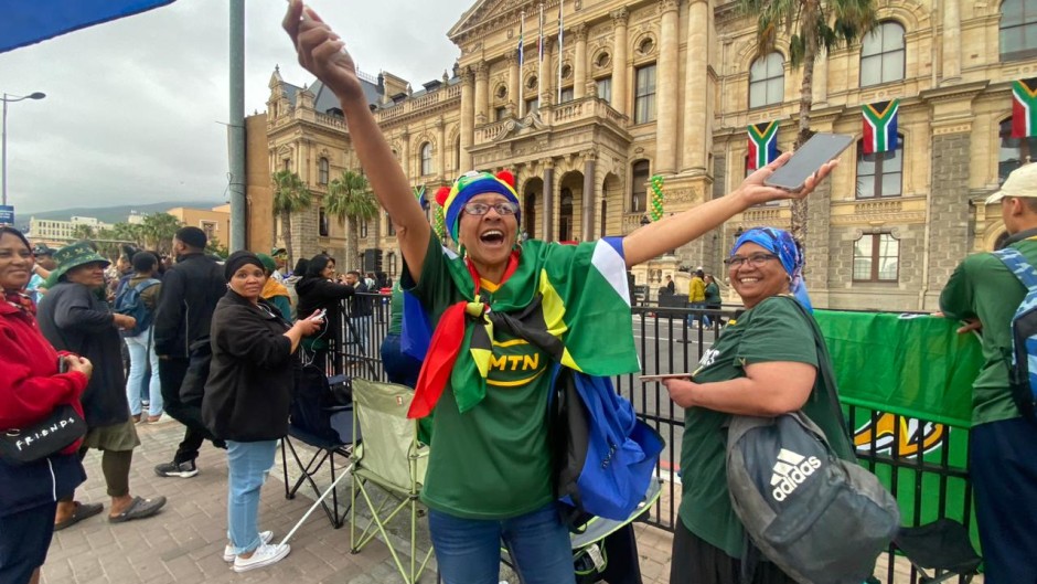 Women outside Cape Town City Hall to see the springboks