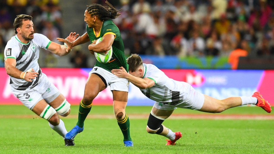 South Africa's Justin Geduld (C) is tackled during the men's HSBC World Rugby Sevens Series 2023 pool B match between South Africa and Ireland. AFP/Rodger Bosch