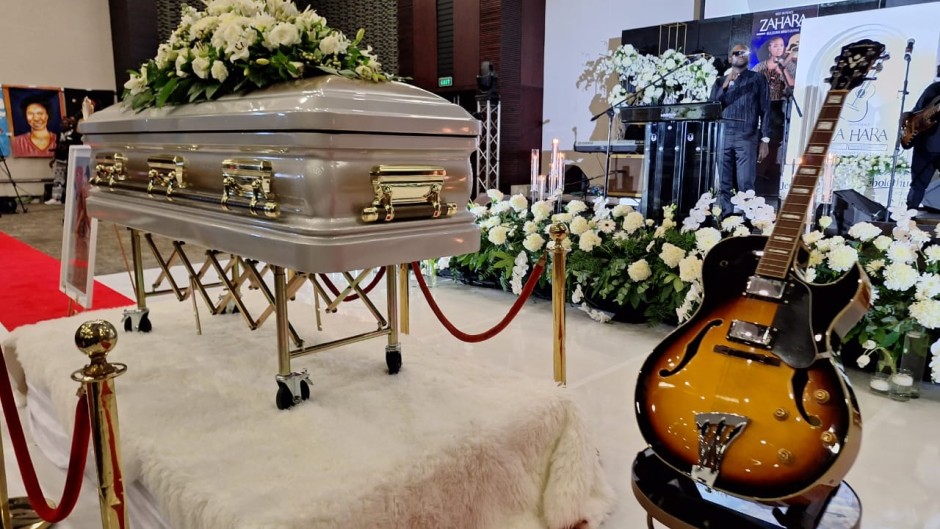 Zahara's coffin and guitar. eNCA/Aviwe Mtila