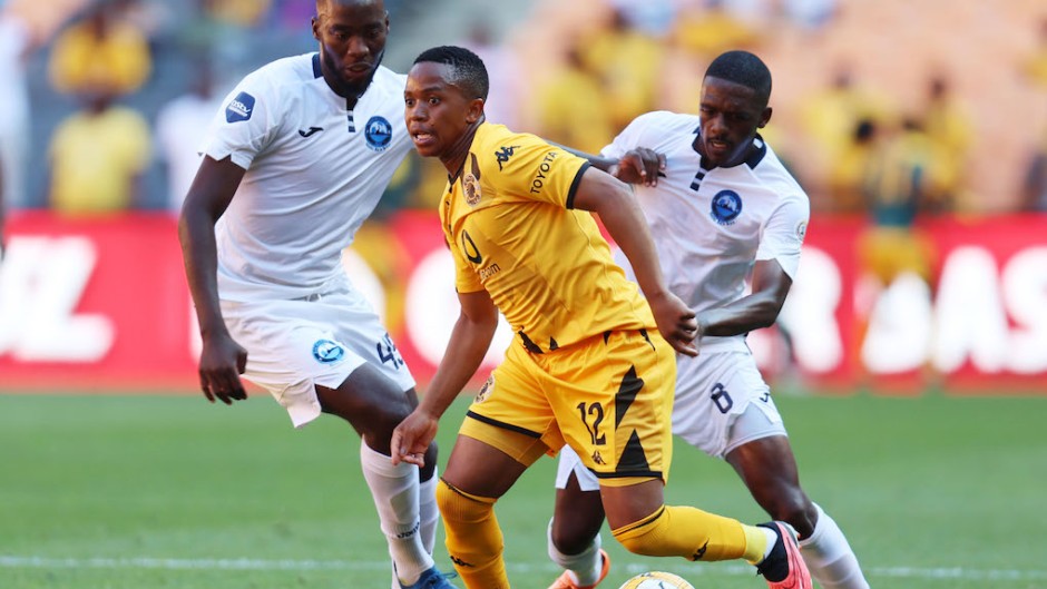 Nkosingiphile Ngcobo of Kaizer Chiefs challenged by Abel Mabaso and Somila Ntsundwana of Richards Bay. Muzi Ntombela/BackpagePix 