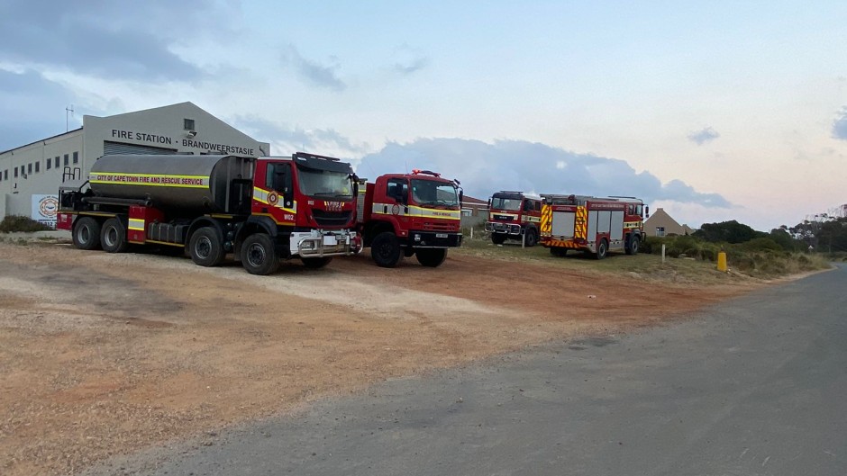 Firefighters continue to battle blazes in the Western Cape. eNCA/Kevin Brandt