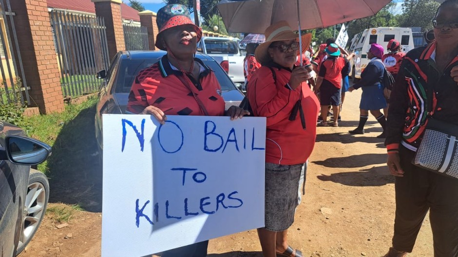 Friends and colleagues of school teacher Baleka Giwu Ntutuka demanding that her alleged killers not be granted bail. eNCA/Ronald Masinda