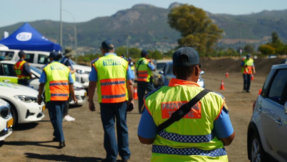 Traffic Law Enforcement officers on the N1. Twitter/@TrafficRTMC