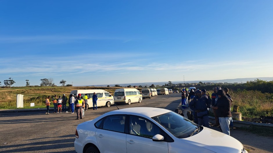 Another transport strike over payment in the Eastern Cape leaves scores of pupils stranded. eNCA/Ronald Masinda