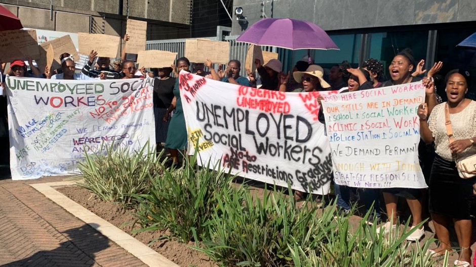 The graduates claim that the province has not offered permanent jobs since 2013. eNCA