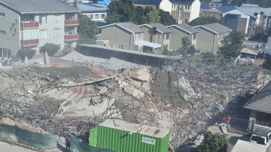 WATCH | Over 40 still trapped in collapsed building in George - eNCA