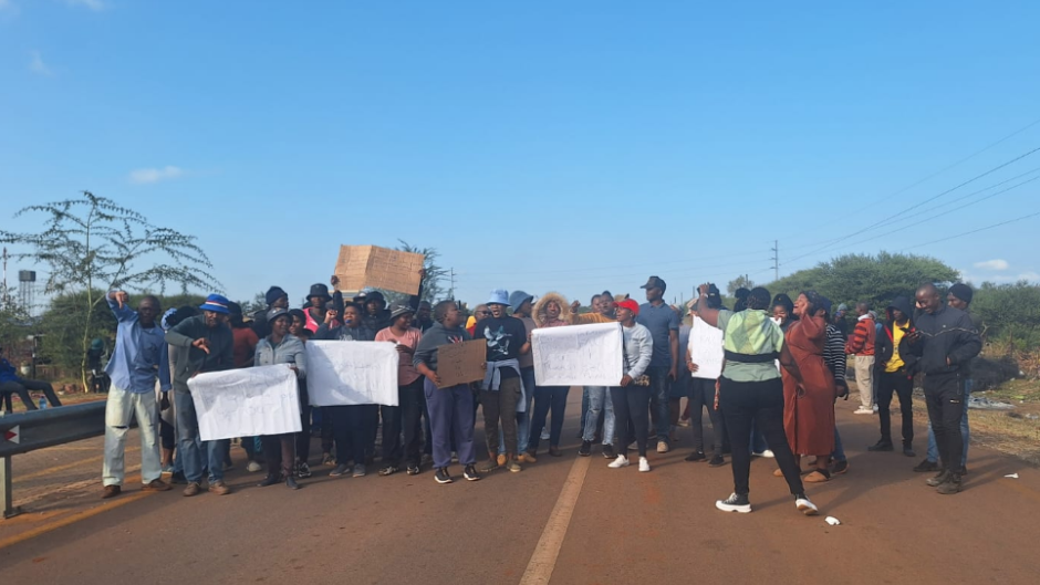 For two weeks now operations at the Glencore Rhovan Vanadium shaft have been halted. eNCA/Bafedile Moerane