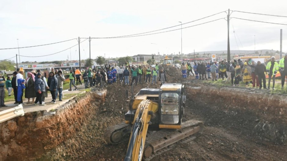 President Cyril Ramaphosa visited Kariega to assess flood-affected areas. Twitter/@PresidencyZA