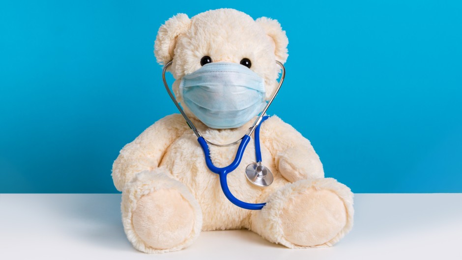 File: Teddy bear doctor with protective medical mask and stethoscope. Getty Images/Julia Lavrinenko.