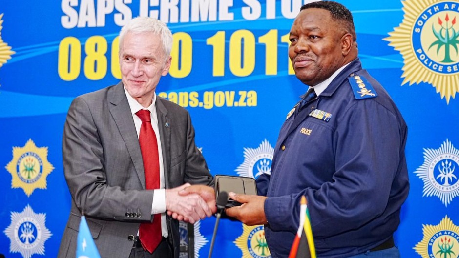 The Secretary General of  @INTERPOL_HQ ,  Dr Jürgen Stock has handed over INTERPOL mobile devices to Interpol SA to enhance the South African Police Service policing capabilities. Twitter/@SAPoliceService