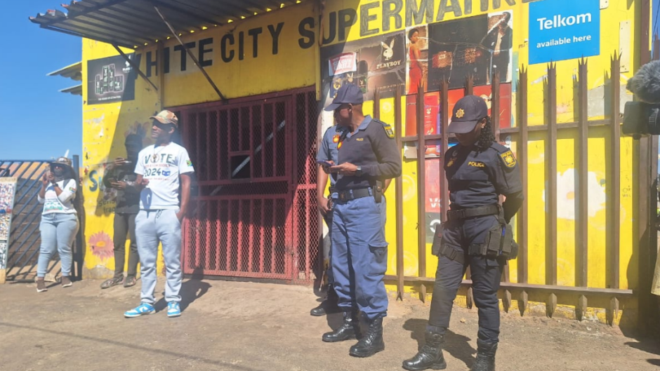 Police officers seen in Soweto. eNCA/Bafedile Moerane