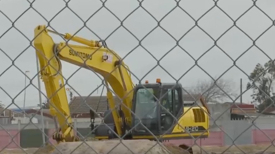 Some residents in Bonteheuwel are threatening to interdict the city of Cape Town’s Human Settlements directorate over a housing development project in the area.