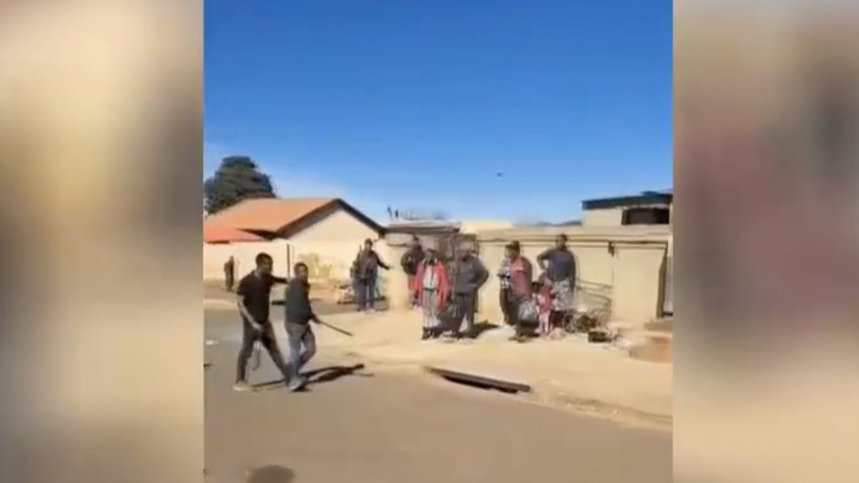 Gauteng Education MEC Matome Chiloane has condemned an incident, where three men threatened the lives of teachers and pupils at Matshidiso Primary School.