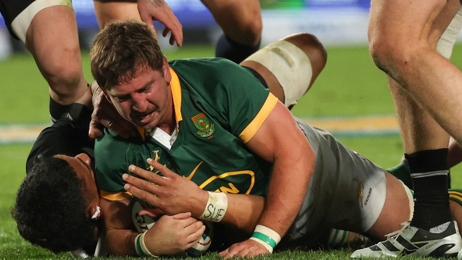 South Africa's loose forward Kwagga Smith (C) scores a try during the Rugby Championship Test match between South Africa and New Zealand. AFP/Phill Magakoe