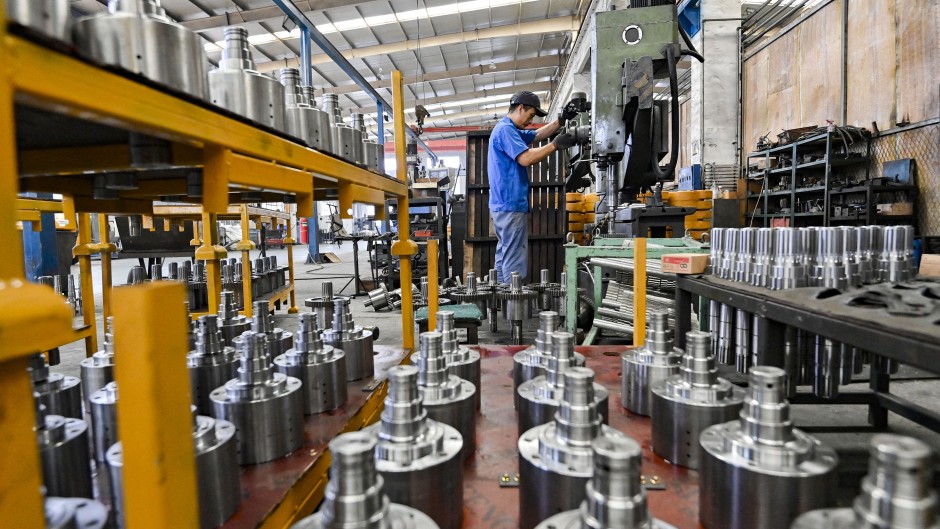 A worker works at a loader transmission mechanism manufacturing company. Costfoto/NurPhoto via AFP