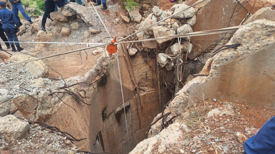 Illegal miners at a Stilfontein mine