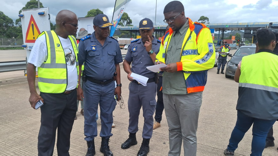 Officials on the N3 highway