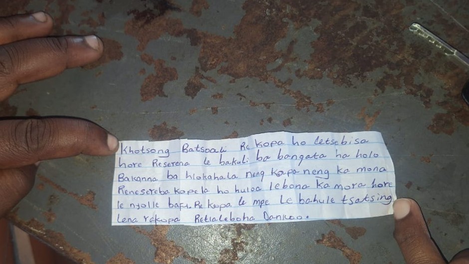 The illegal miners who remain underground have been sending letters asking for food and water to be sent down to them. eNCA/Bafedile Moerane