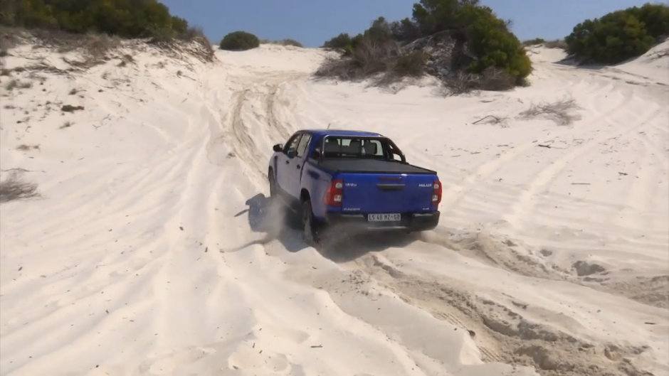 Hilux GRS3 Takes on the Dunes on eNCA Drive