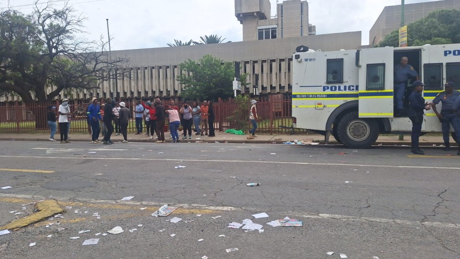 Lichtenburg community members shut down the North West town. / eNCA