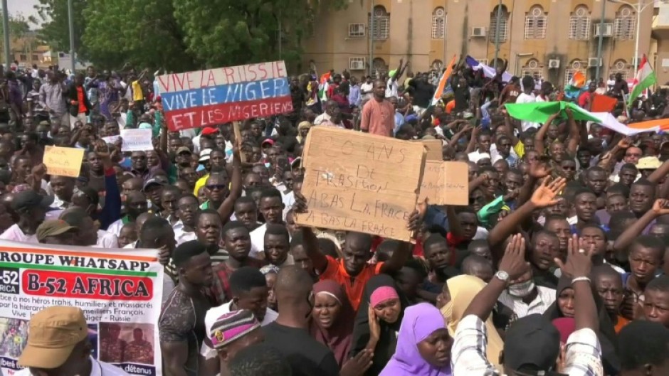 Niger: Thousands rally in Niamey in support of coup