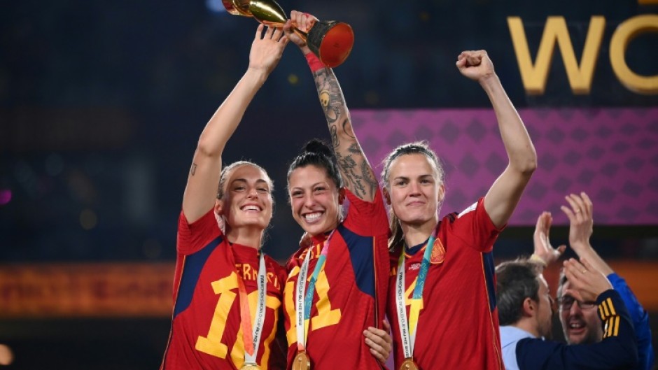 Jenni Hermoso (C) holds aloft the Women's World Cup after Spain's 1-0 victory in the final against England