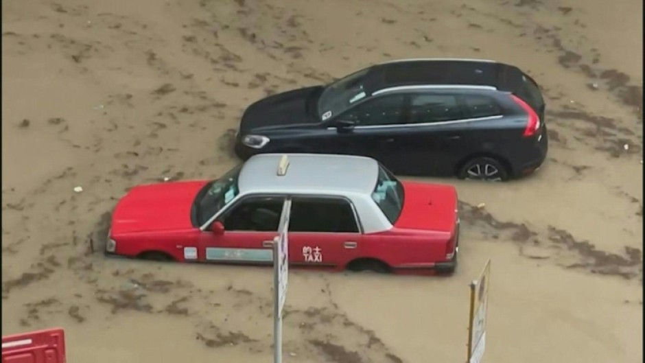 Heavy rainfall causes widespread flooding, cars submerged